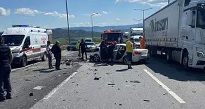 Kontrolden çıkan araç TIR’a çarptı: 2 ölü, 2 yaralı