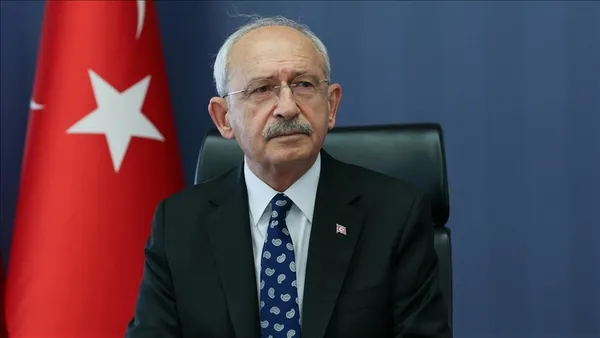 Kemal Kılıçdaroğlu koltuktan kalkmadı Ekrem İmamoğlu havlu attı! ’Değişim’de geri vites! İBB için ’adayım’ diyemeden yola çıkıyor