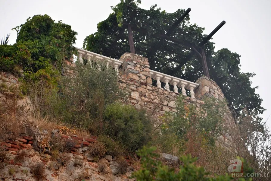 Alanya Kalesi'nde skandal görüntüler! Tarihi surları delip atık suyu boşaltmış 13