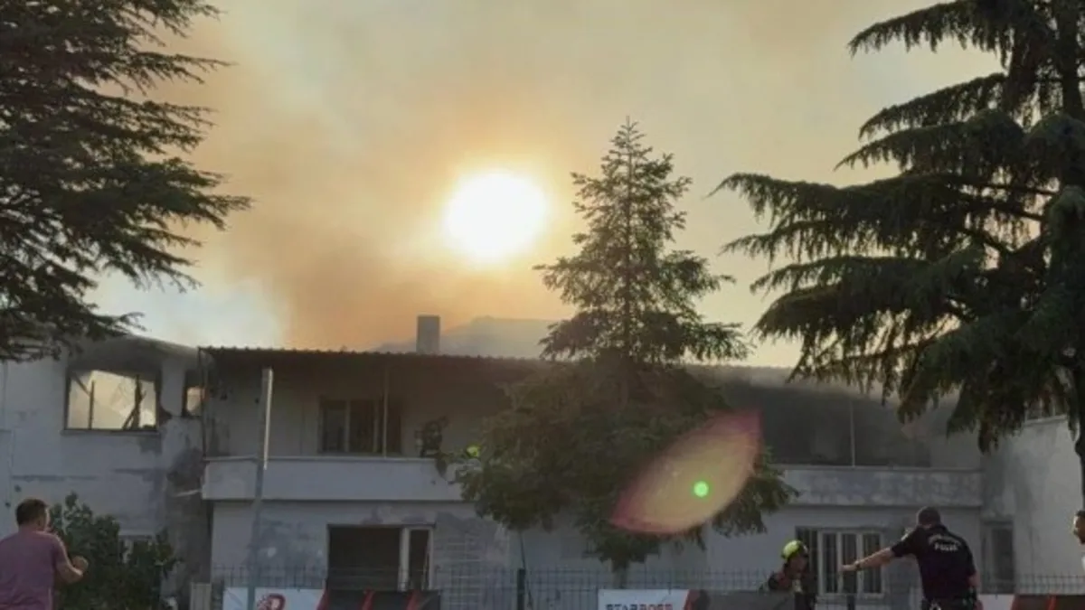 Kayseri'de fabrika yangını! Hırdavat dükkanındaki alevler fabrikaya sıçradı