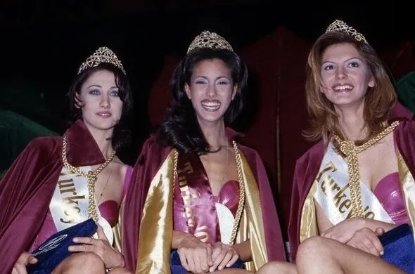Çağla Şıkel’den Miss Turkey itirafı! 1997’de birinci seçilmişti…