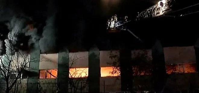 Maltepe’de 3 katlı plastik fabrikasında yangın çıktı