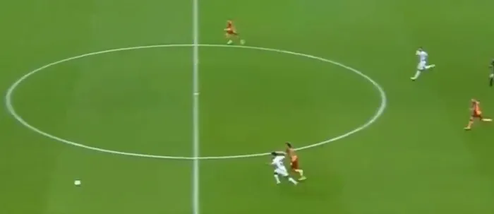 Galatasaray - Alanyaspor maçında kırmızı kart şoku! Sacha Boey oyun dışı