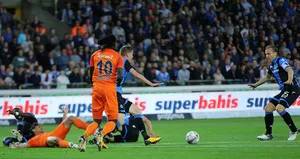 Başakşehir, Brugge’da avantajı kaptı