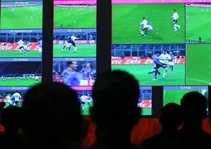 VAR kayıtları açıklandı! Trabzonspor-Beşiktaş derbisindeki kırmızı kartta ne konuşuldu?