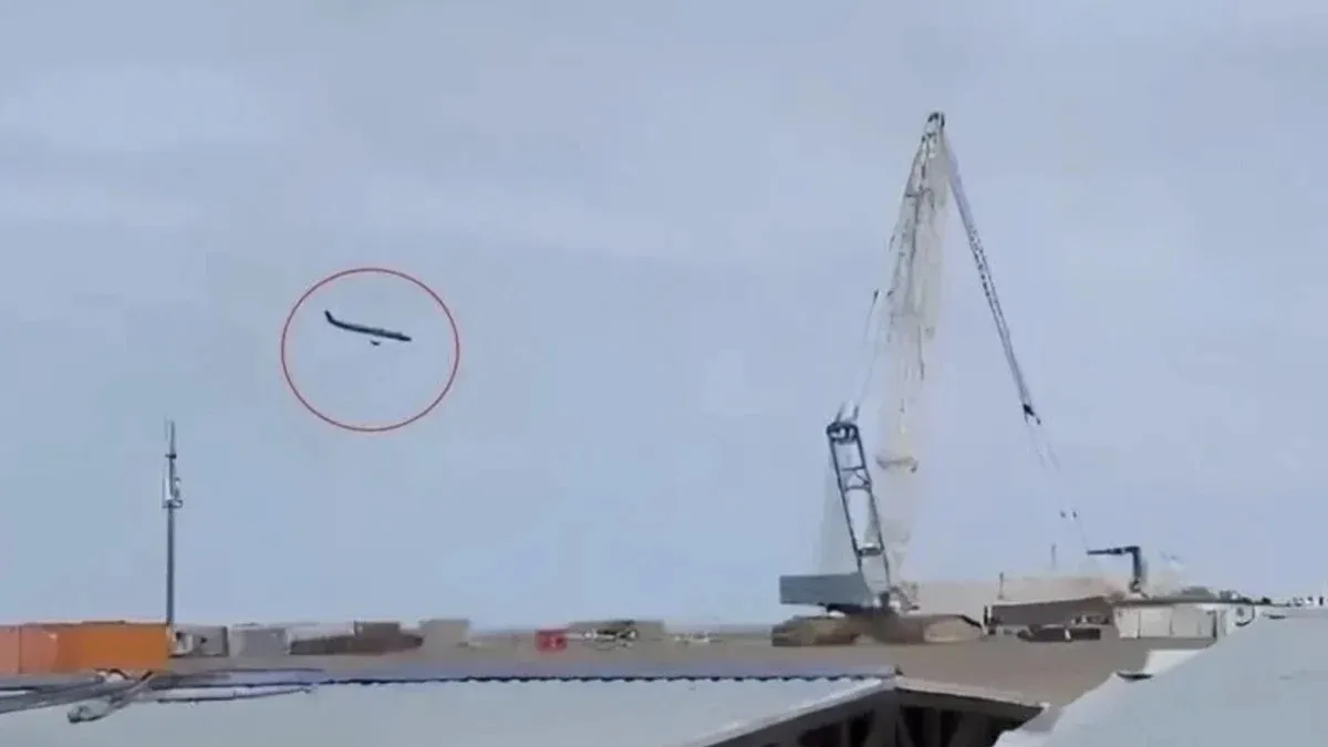 Kazakistan'da yolcu uçağı düştü! Feci kazada 38 kişi öldü | Ukrayna'dan sabotaj iddiası!