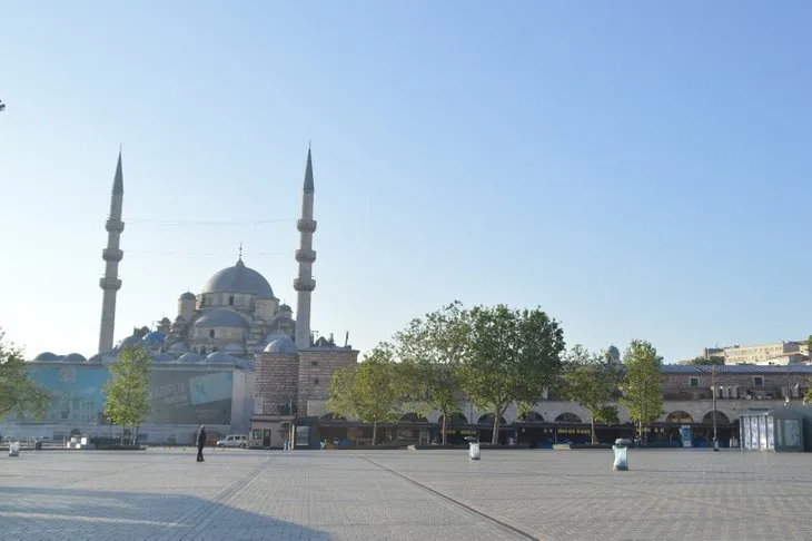 Türkiye'de bayram sabahı! Camiler bayram namazında boş kaldı...