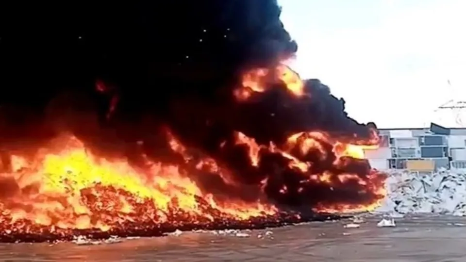 SON DAKİKA | Manisa’da geri dönüşüm fabrikasında yangın