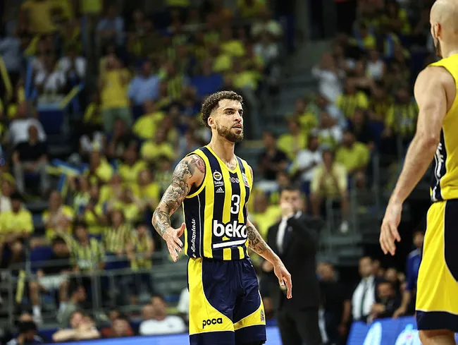 Potada şampiyon Fenerbahçe! Kanarya Anadolu Efes’i 3-1 mağlup etti