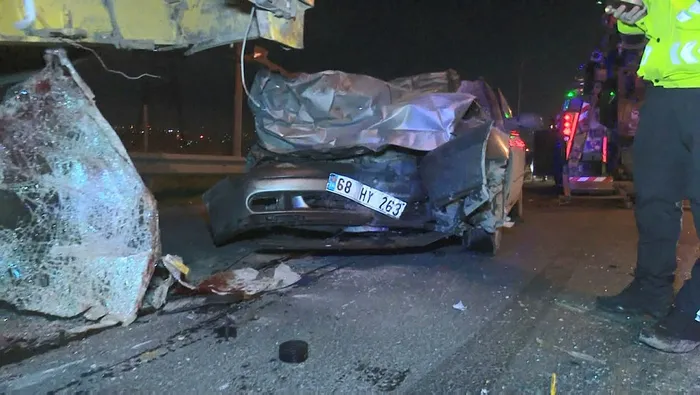 bahcesehir-tem-otoyolunda-feci-kaza-2-olu-3-yarali-1645481740913.jpg Bahçeşehir TEM Otoyolu'nda feci kaza: 2 ölü 3 yaralı - 1