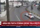 Küçük çocuk seyir halindeki araçtan yola düştü