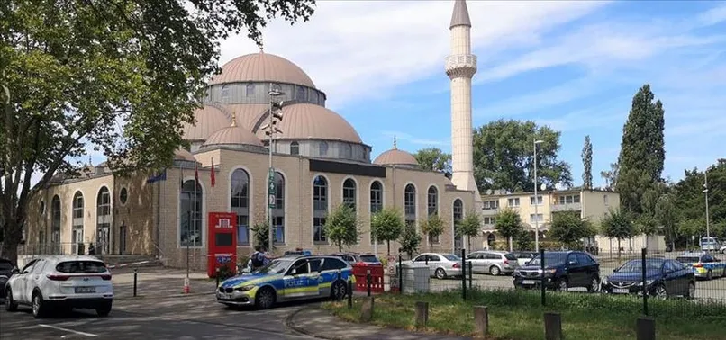 Almanya'da koronavirüs nedeniyle vakit namazları cemaatle kılınmayacak