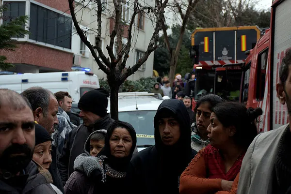 son-dakika-istanbul-sislide-gecekonduda-yangin-1675093945208.jpg Son dakika: İstanbul Şişli'de gecekonduda yangın - 4