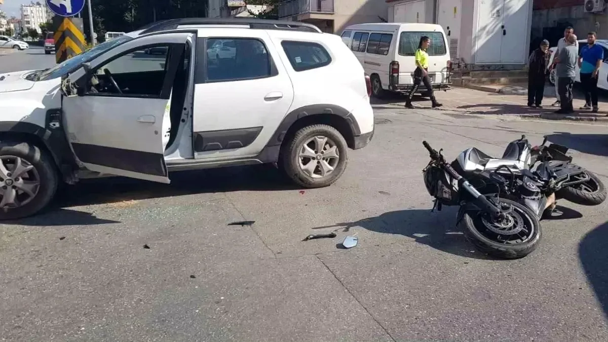 Otomobille motosiklet çarpıştı: 1 yaralı