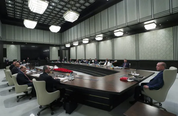 Kabine Toplantısı sona erdi! Yüz yüze eğitim nasıl olacak? Aşı olmayanlara kısıtlama gelecek mi? Başkan Erdoğan açıklayacak