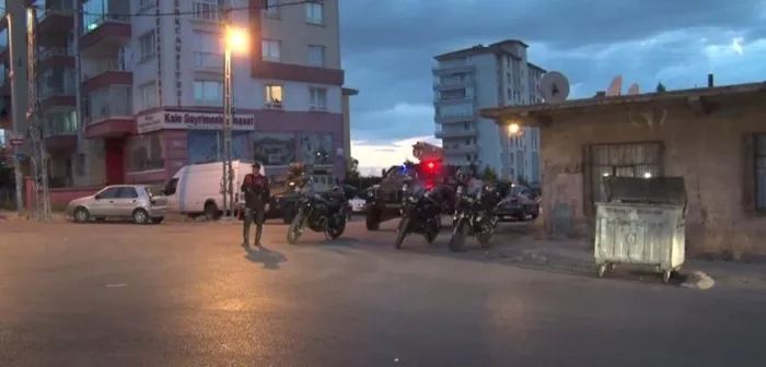 ankarada-husumetli-dehseti-21-yasindaki-sokak-ortasinda-olduruldu-1721164375744.jpg Ankara'da husumetli dehşeti! 21 yaşındaki sokak ortasında öldürüldü - 1