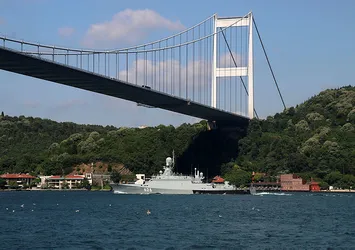 Son dakika: Rus savaş gemisi Boğaz'dan geçti