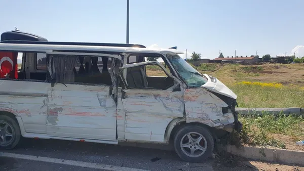 Kayseri-Sivas yolunda korkunç kaza! 1 ölü 14 yaralı - 3