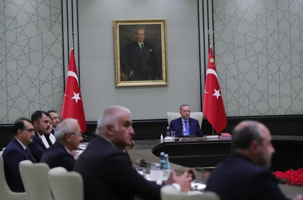 Kabine Toplantısı sona erdi! Yüz yüze eğitim nasıl olacak? Aşı olmayanlara kısıtlama gelecek mi? Başkan Erdoğan açıklayacak