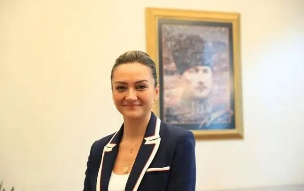 ekrem-imamoglundan-bir-skandal-daha-ozel-kalemi-kadriye-kasapogluna-vekil-araci-tahsis-etti-1709224242631.jpeg Ekrem İmamoğlu'ndan bir skandal daha! Özel kalemi Kadriye Kasapoğlu’na vekil aracı tahsis etti - 2