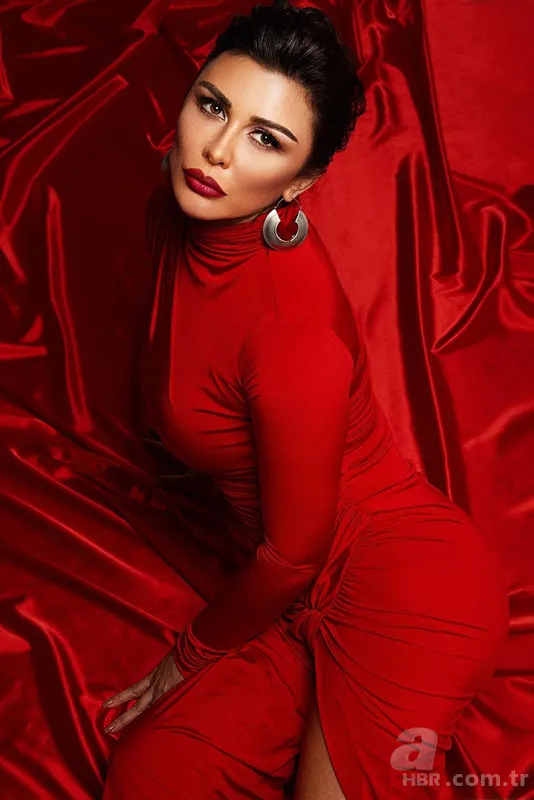 ‘Sünnet derisiyle genç kalıyorum’ açıklamasıyla gündeme oturan Hamdi Alkan’ın eski eşi Selen Görgüzel’den bir çıkış daha! Nafaka açıklamasında hemcinslerini hedef aldı 1