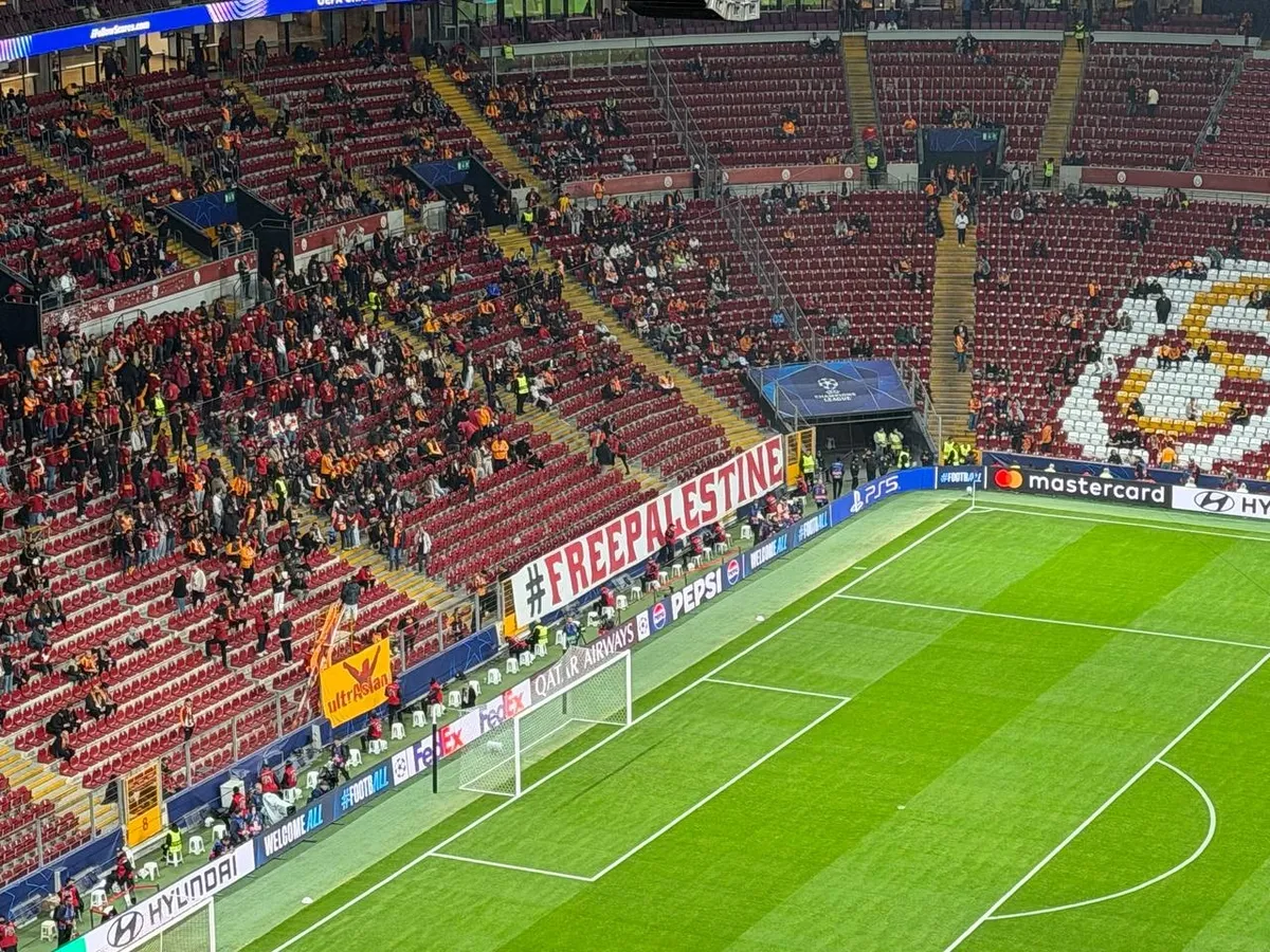 1791912855832.jpg Dev maçta tüm dünyaya tarihi mesaj! Galatasaray taraftarları mazlum Filistin’i unutmadı - 2