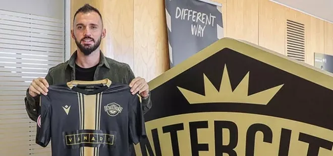 Galatasaray’ın eski yıldızı Emre Çolak 31 yaşında futbolu bıraktı