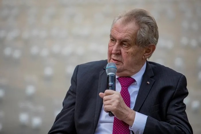 Son dakika: Covid-19 testi pozitif çıkmıştı! Çekya Devlet Başkanı Zeman hastaneye kaldırıldı - 1