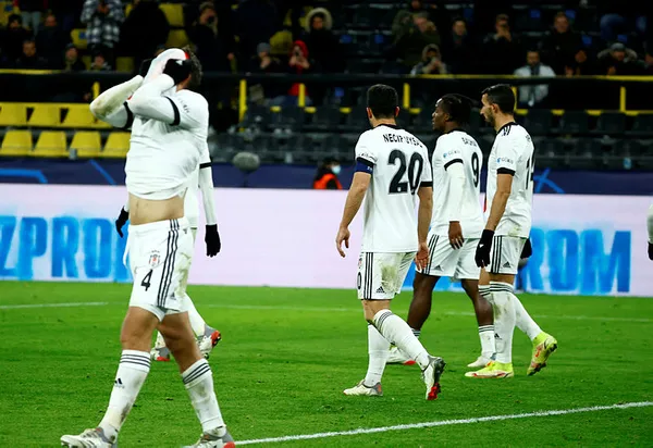 1638917113622.jpg Sergen Yalçın Borussia Dortmund maçı sonrası konuştu: Kötü gidişatın sorumlusu benim - 3