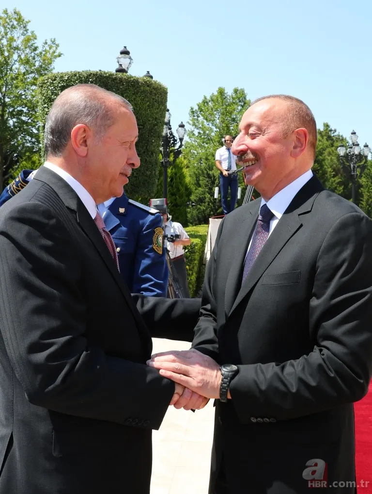 Başkan Erdoğan Azerbaycan'da Aliyev tarafından resmi törenle karşılandı 2
