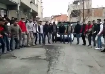 Ne maske taktılar ne de sosyal mesafeye dikkat ettiler! İstanbul’da asker eğlencesi 'pes' dedirtti