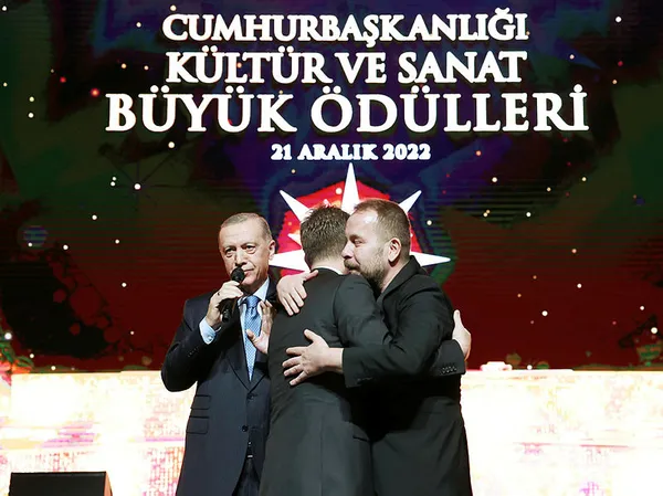 baskan-erdogan-omur-ve-yunus-emre-akkor-kardesleri-baristirdi-1671649936269.jpg Başkan Erdoğan Ömür ve Yunus Emre Akkor kardeşleri barıştırdı - 3