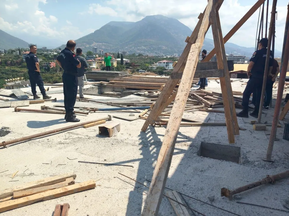 1786913601327.jpg Alanya’da dehşet! Eşini ve kayınvalidesini bıçakladı: Canlı yayın açıp intihar girişiminde bulundu - 1