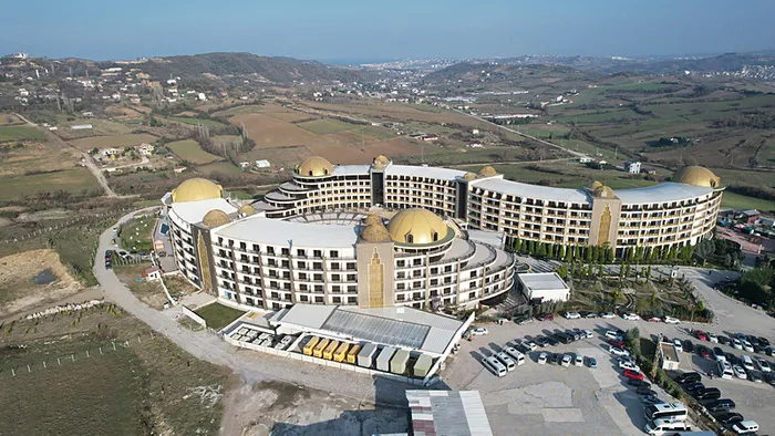 yaprak-dokumunun-ahmeti-yusuf-atala-tutuklandi-bedava-tatil-vaadiyle-dolandirdilar-1718454659195.jpg Yaprak Dökümü'nün Ahmet'i Yusuf Atala tutuklandı! 'Bedava tatil' vaadiyle dolandırdılar... - 6