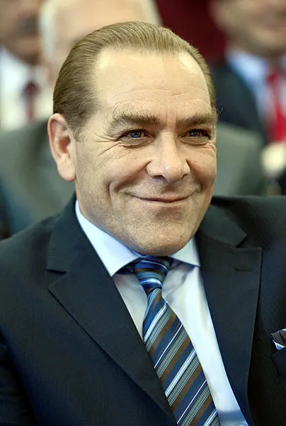 goksel-kaya-kimdir-kac-yasinda-ne-is-yapiyor-ataturke-benzeyen-adam-goksel-kaya-esi-kimdir-1640773672314.jpg Göksel Kaya kimdir, kaç yaşında, ne iş yapıyor? Atatürk’e benzeyen adam Göksel Kaya eşi kimdir? - 4