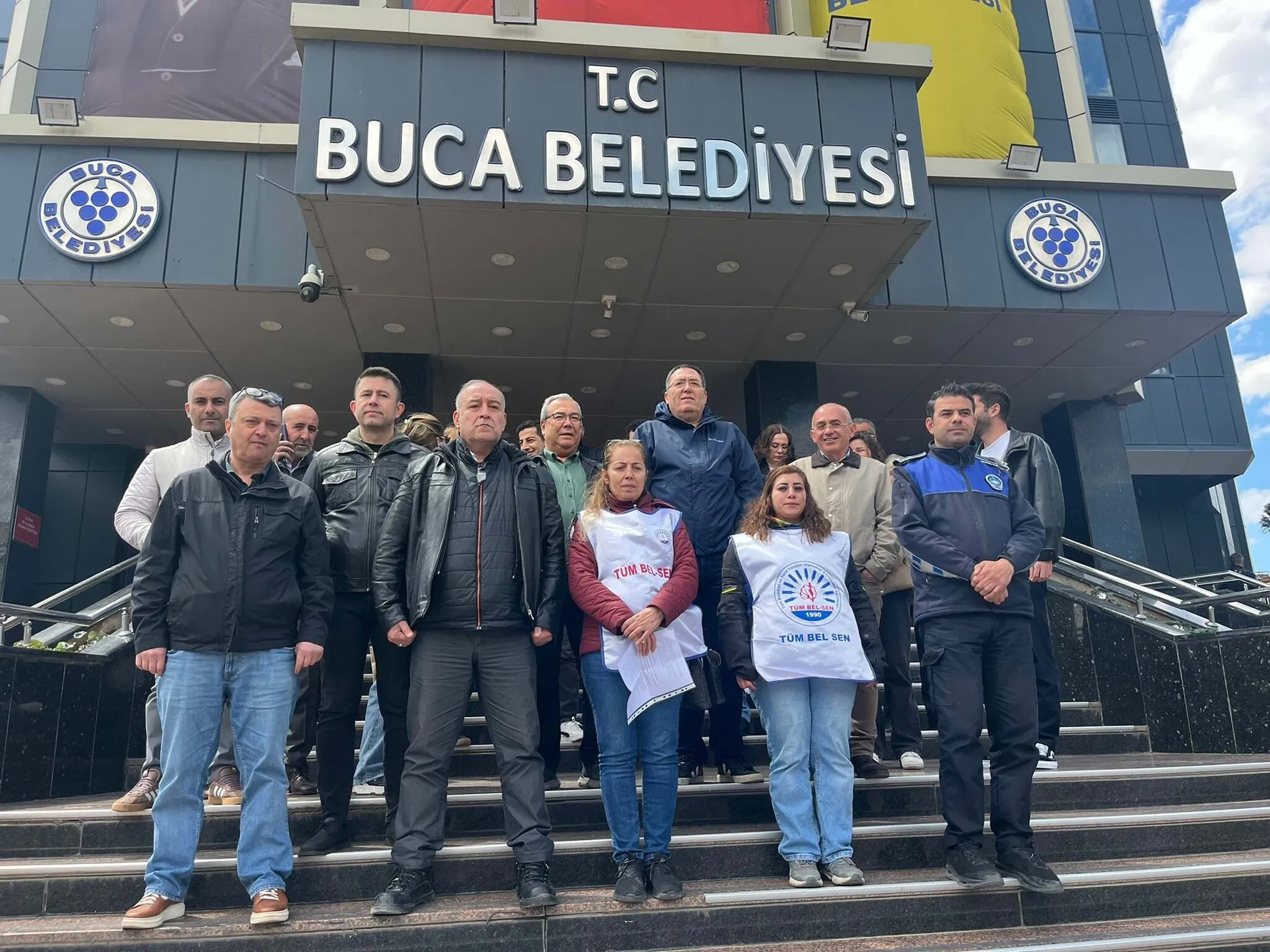 CHP'li Buca ve Bayraklı belediyelerinde memurları iş bıraktı!
