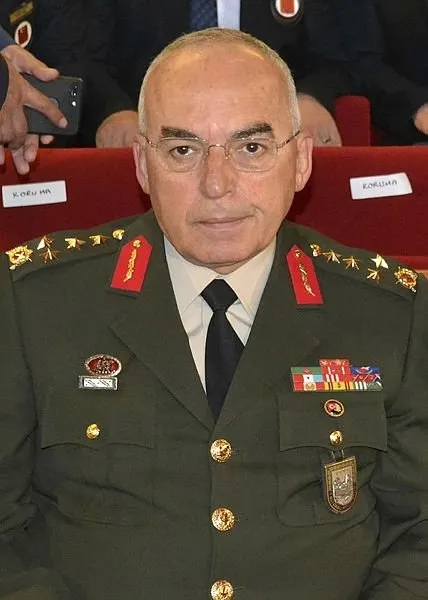 musa-avsever-kimdir-kac-yasinda-kara-kuvvetleri-komutani-org-musa-avsever-hangi-gorevlerde-bulundu-1690888016480.jpg Musa Avsever kimdir, kaç yaşında? Kara Kuvvetleri Komutanı Org. Musa Avsever hangi görevlerde bulundu? - 4