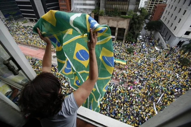 Brezilya’da bir milyon kişi sokağa çıktı