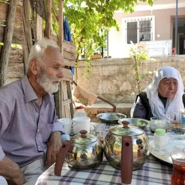 1628159032175.jpg Vitamin sandıkları tarım ilacını yediler! Kahvaltı yaşlı çiftin sonu oldu - 1