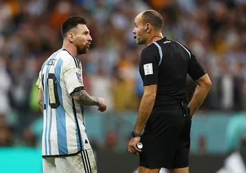 FIFA Mateu Lahoz evine gönderdi