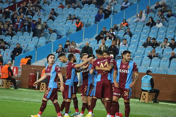 canli-trabzonspor-fatih-karagumruk-canli-anlatim-trabzonspor-fatih-karagumruk-maci-ilk-11leri-1684781757953.jpg Trabzonspor’dan Fatih Karagümrük’e farklı tarife: 4-1 (MAÇ SONUCU) - 3