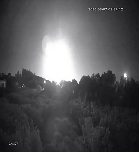 Dün gece İstanbul’a meteor mu düştü? Meteor düşünce ne olur? Işık patlaması nerede görüldü?