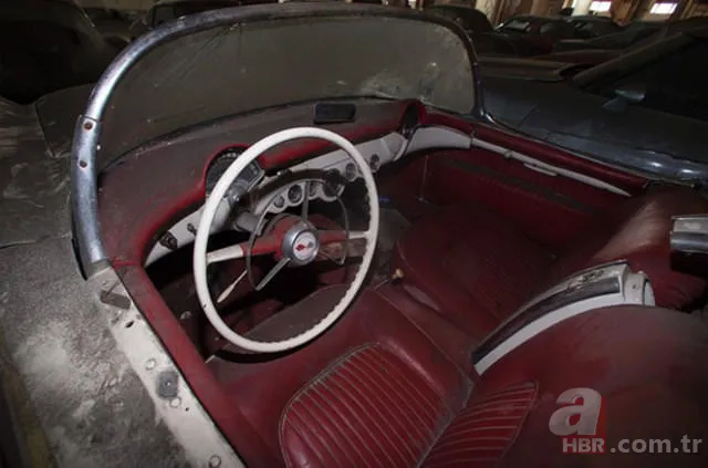 Corvette marka arabalar çürümeye terkedilmiş halde bulundu 🚗 7