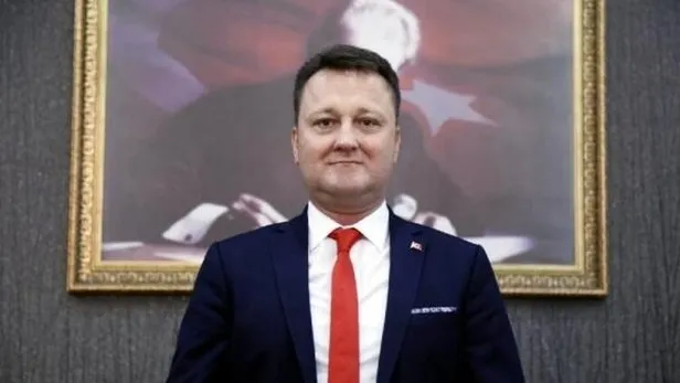 Son dakika: Menemen Belediyesi'ne dev operasyon! Belediye başkanı ve yardımcıları gözaltında - 2