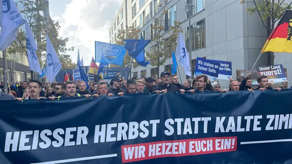 Almanlar sokağa döküldü: Rusya ile barışın ucuz gaz alın