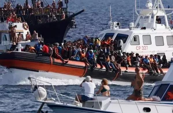 İtalyan hükümetinden ’pes’ dedirten göçmen kararı: Mali garanti adı altında ’rüşvet’ ve ’devlet eliyle kaçakçılıktır’ iddiası! İşte Avrupa’da özgürlüğün bedeli...