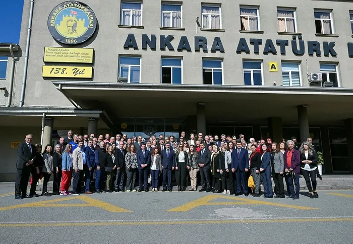 Eğitimciye şiddete tutuklama geliyor! Cumhurbaşkanı Yardımcısı Cevdet Yılmaz duyurdu: Taslak metin hazır...