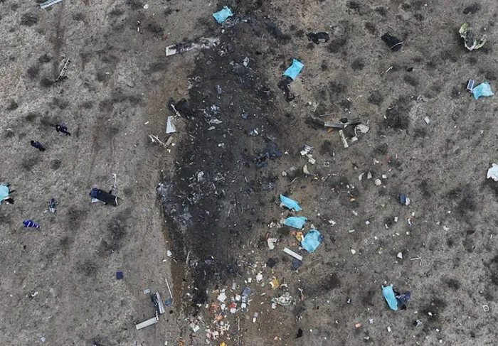 kazakistanda-dusen-ucakla-ilgili-flas-iddia-rusyanin-parmagi-mi-var-ucagin-govdesindeki-dikkat-ceken-delikler-1735211116099.jpg Foto: IHA