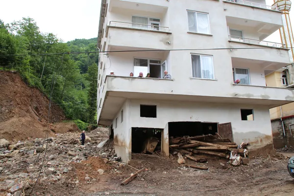 calismalar-tamamlandi-rizede-yasanan-sel-felaketlerinin-nedeni-belli-oldu-1615959825928.jpg Çalışmalar tamamlandı! Rize'de yaşanan sel felaketlerinin nedeni belli oldu - 4