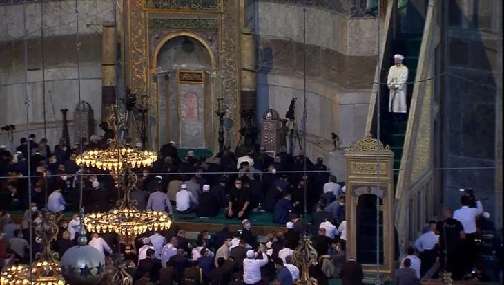 86 yıllık hasret bir cuma vakti vuslata erdi! Ayasofya Camii'nin ibadete açılışının yıl dönümü